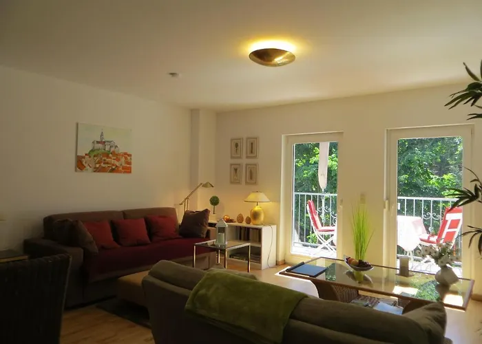 Weisses-Haus-Am-Kurpark-Fewo-Waldblick